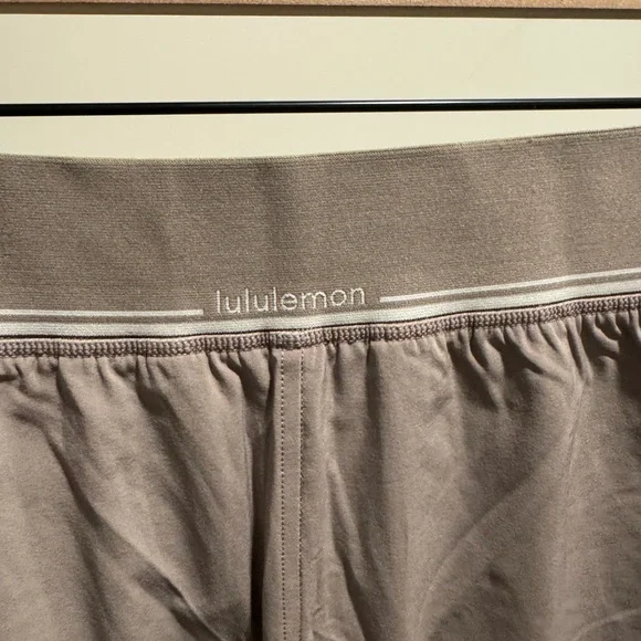 NWT LULULEMON - Swift Relaxed Short 9" Logo Waist - $78 - XL - Picture 8 of 11